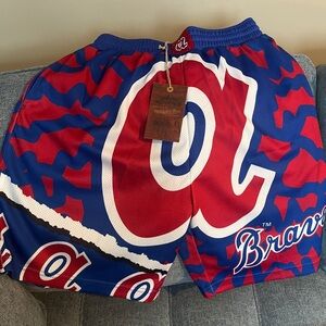 Men’s medium Mitchell & Ness Braves shorts. Brand new.